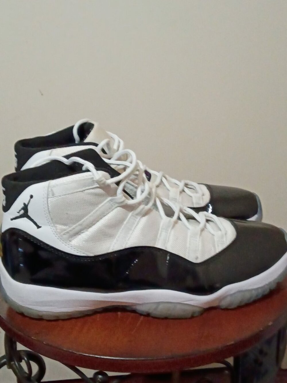 Air Jordan 11 Retro “Concord” Sneakers Men’s Size 12 Black / White 136046-110